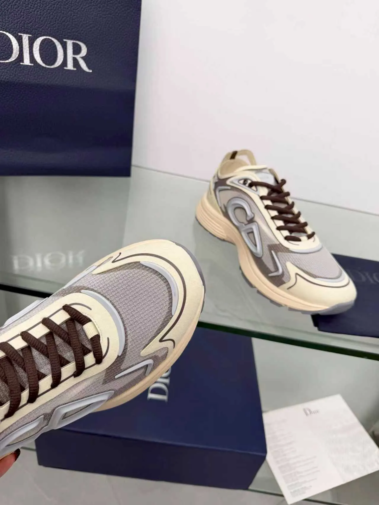 Men's men's shoes pP560! DIOR#B30 COUNTDOWN TECH shoes 1. Inspired by lighter running shoes this season 2. Made of multi-layer transparent nylon upper, full of futuristic feel 3. CD30 rubber logo on the tongue/heel to highlight the brand style 4. Equipped with ultra-light foam midsole for the ultimate comfortable wearing experience 5. The entire series uses WELDED (seamless bonding) technology to ensure durability and lightness 6. Full-size dopamine color matching, perfect choice for couples shoes😜